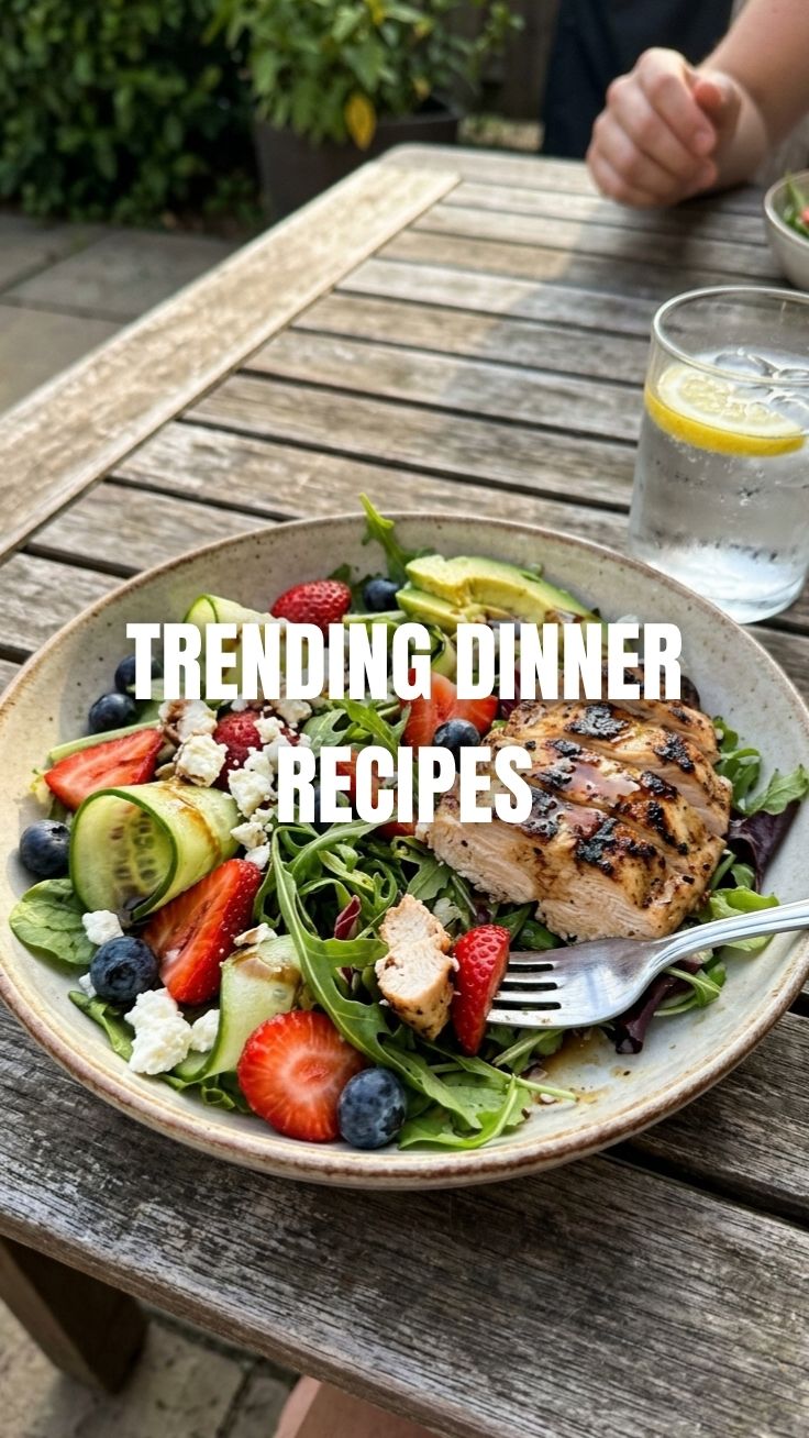 A vibrant 400 calorie summer dinner recipe with fresh vegetables and grilled chicken.